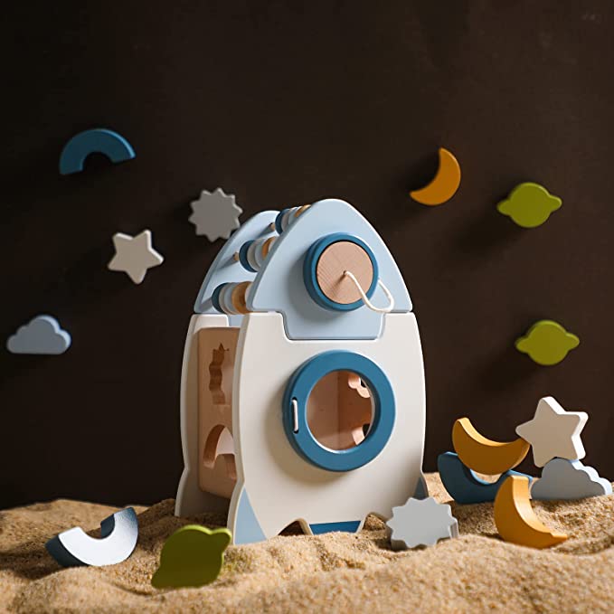 Giftable wooden rocket adventure set in box